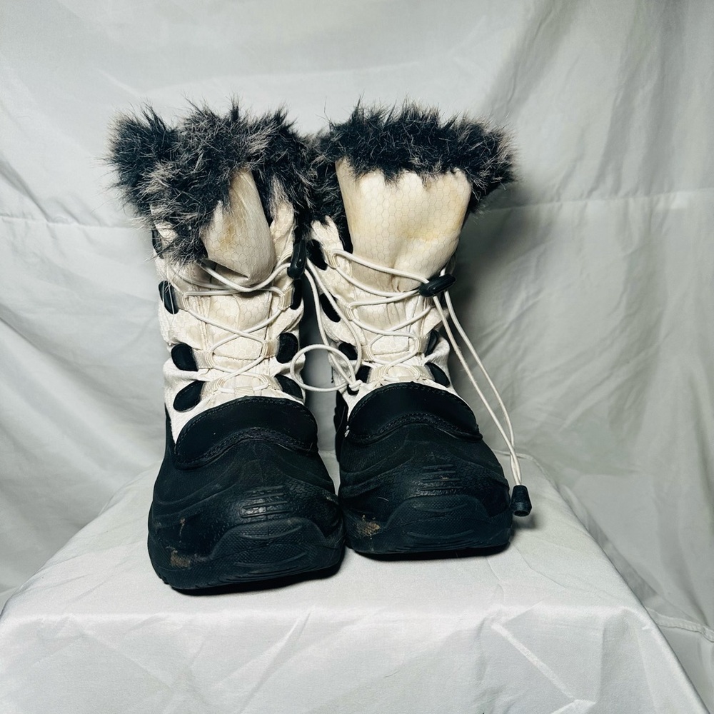 Cozy Black and Cream Fur-Lined Winter Boots